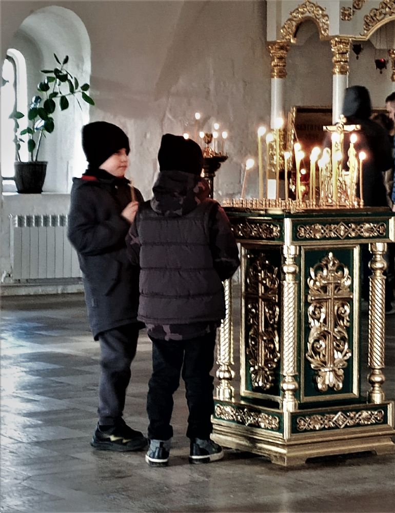 21 марта совершается поминовение усопших. Церковь чтит память преподобного Феофилакта исповедника, епископа Никомидийской церкви.